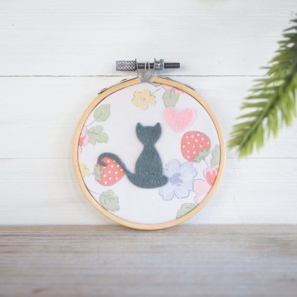 wool felt cat wall hanging in a 3 inch embroidery hoop